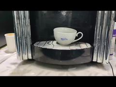 Le distributeur automatique de café sur table fait de l'Espresso