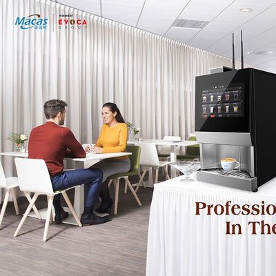 Vendeuse de café fraîchement moulu pour une préparation pratique au bureau