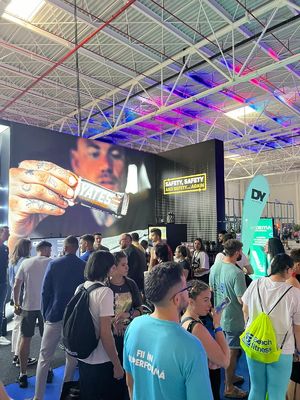 Automate de vente de shakes protéinés intelligents avec nettoyage automatique
